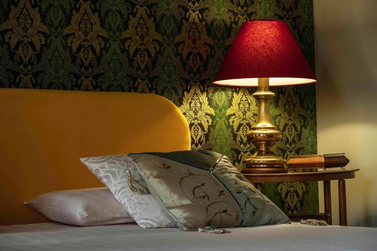 La Maisonette Feltre 0*,  Italia
